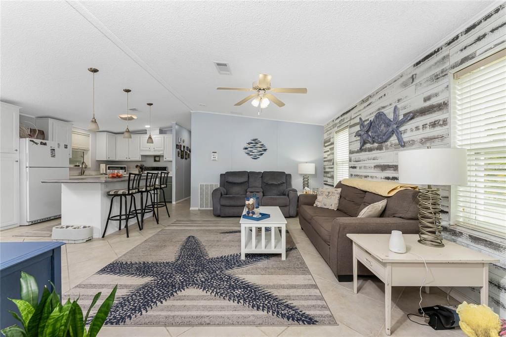 For Sale: $191,000 (2 beds, 2 baths, 1090 Square Feet)