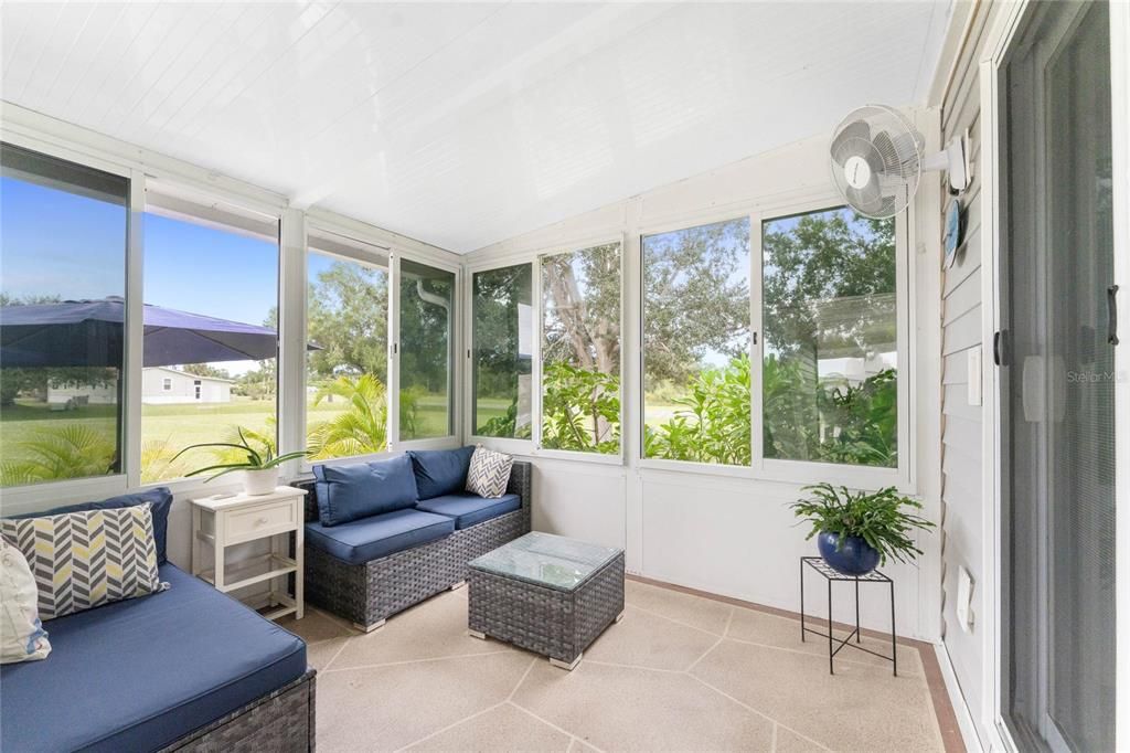 For Sale: $191,000 (2 beds, 2 baths, 1090 Square Feet)