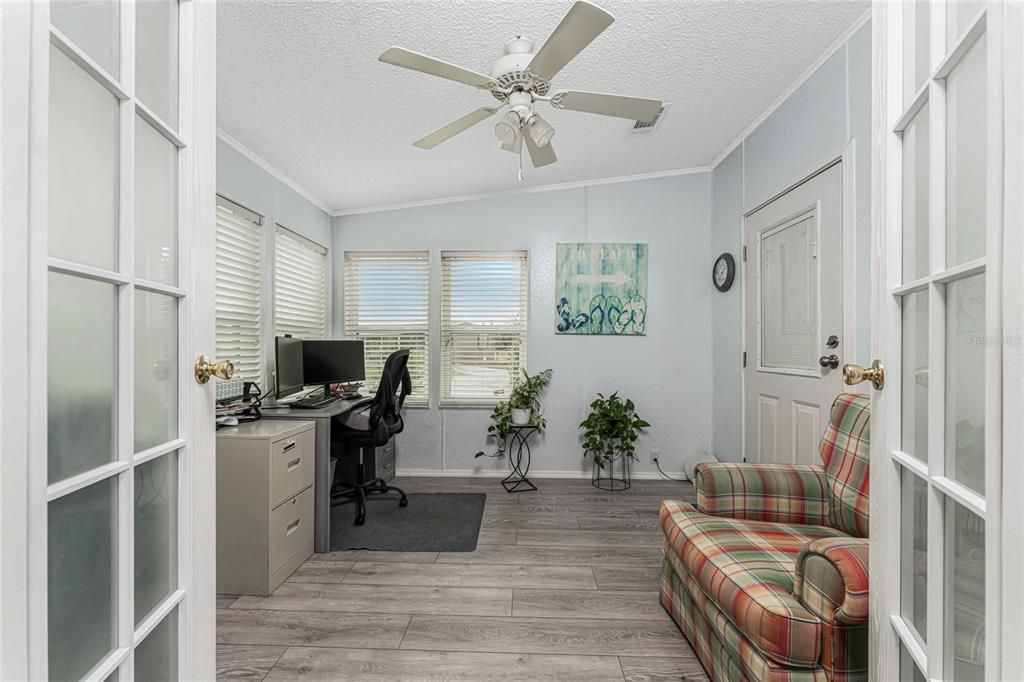 For Sale: $191,000 (2 beds, 2 baths, 1090 Square Feet)