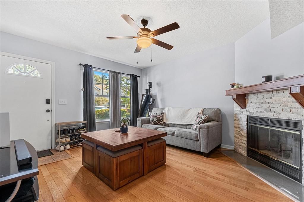 For Sale: $224,900 (2 beds, 2 baths, 1176 Square Feet)