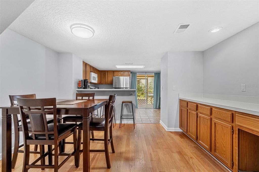 For Sale: $224,900 (2 beds, 2 baths, 1176 Square Feet)