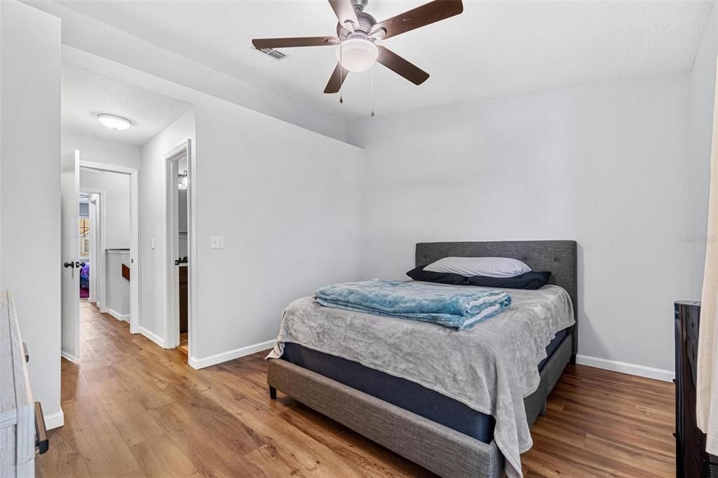 For Sale: $224,900 (2 beds, 2 baths, 1176 Square Feet)