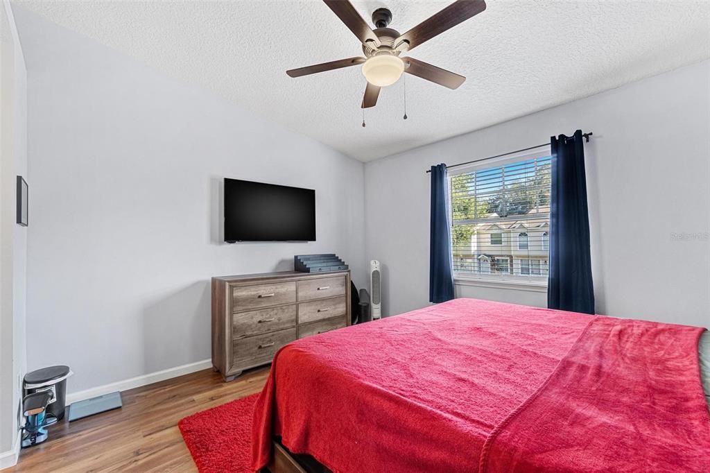 For Sale: $224,900 (2 beds, 2 baths, 1176 Square Feet)