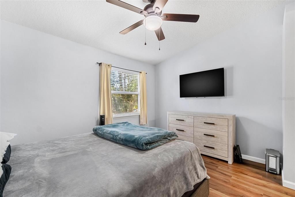 For Sale: $224,900 (2 beds, 2 baths, 1176 Square Feet)