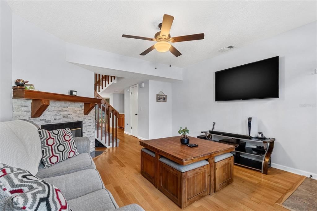 For Sale: $224,900 (2 beds, 2 baths, 1176 Square Feet)