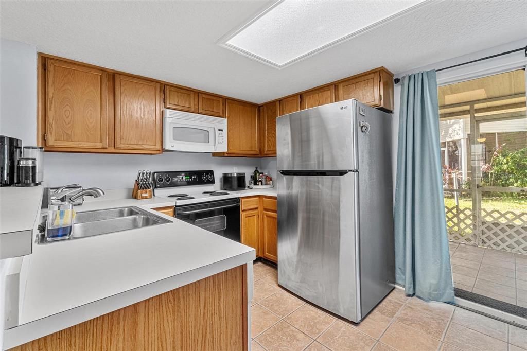 For Sale: $224,900 (2 beds, 2 baths, 1176 Square Feet)