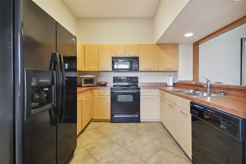 For Rent: $3,650 (2 beds, 2 baths, 1520 Square Feet)