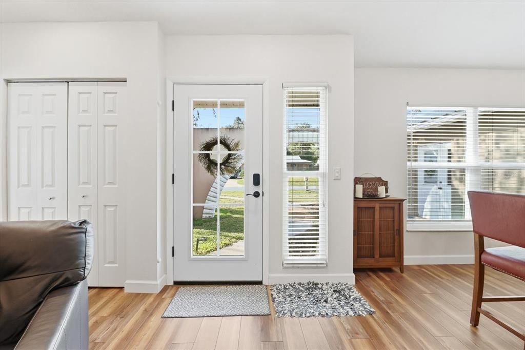 Под контрактом: $259,000 (3 спален, 2 ванн, 1314 Квадратных фут)