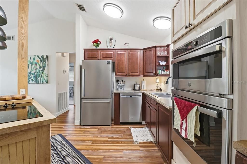 Под контрактом: $259,000 (3 спален, 2 ванн, 1314 Квадратных фут)