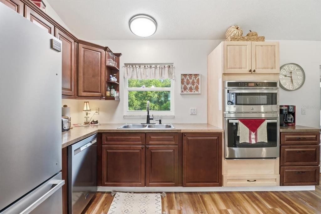 Под контрактом: $259,000 (3 спален, 2 ванн, 1314 Квадратных фут)