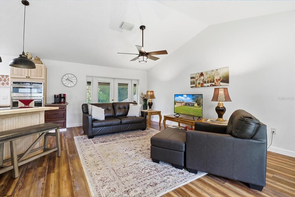 Под контрактом: $259,000 (3 спален, 2 ванн, 1314 Квадратных фут)