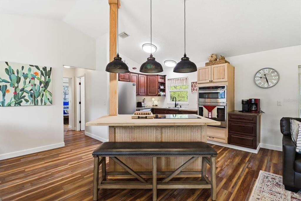 Под контрактом: $259,000 (3 спален, 2 ванн, 1314 Квадратных фут)