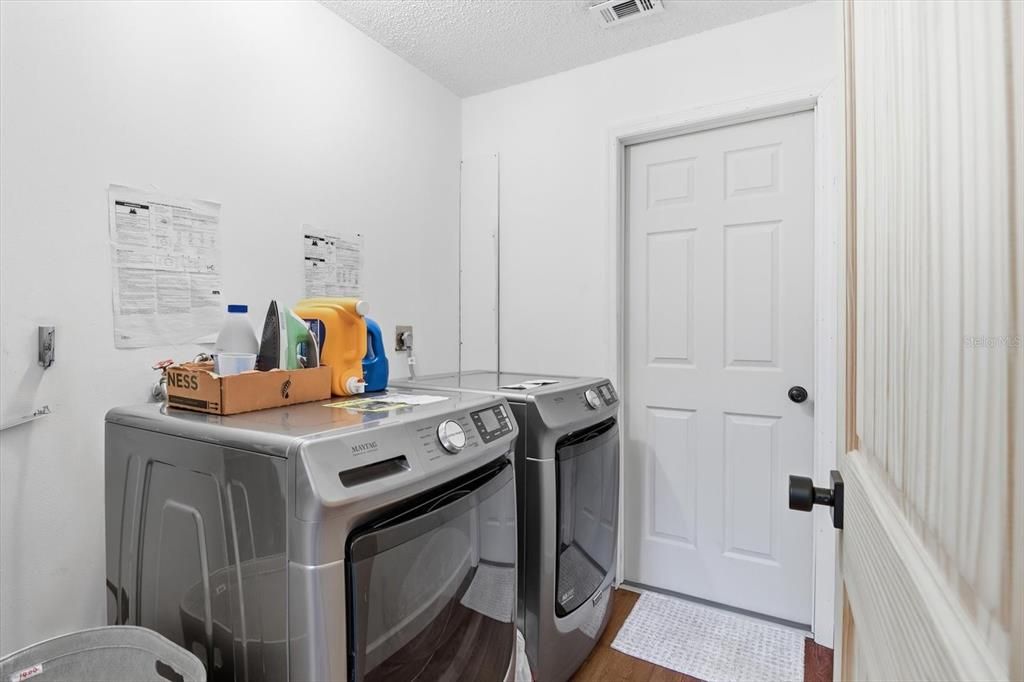 Под контрактом: $259,000 (3 спален, 2 ванн, 1314 Квадратных фут)