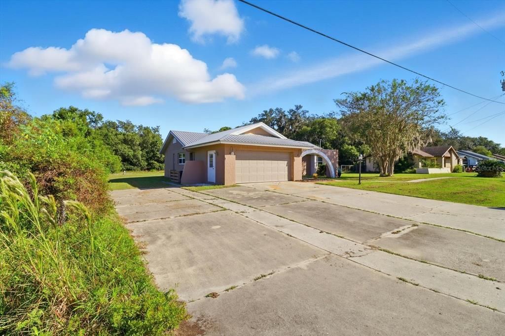 Под контрактом: $259,000 (3 спален, 2 ванн, 1314 Квадратных фут)