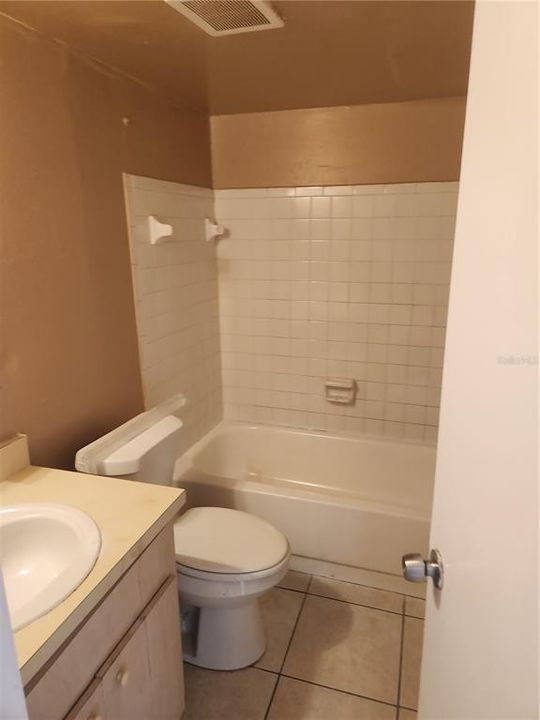 For Rent: $1,095 (2 beds, 1 baths, 704 Square Feet)