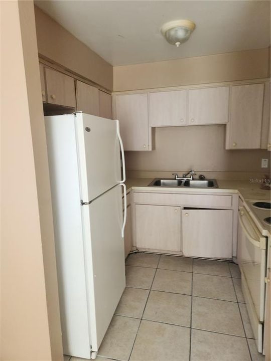 For Rent: $1,095 (2 beds, 1 baths, 704 Square Feet)