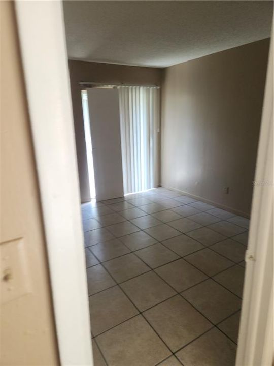 For Rent: $1,095 (2 beds, 1 baths, 704 Square Feet)