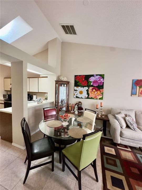 На продажу: $264,000 (2 спален, 2 ванн, 1108 Квадратных фут)