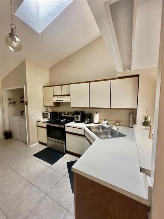 На продажу: $264,000 (2 спален, 2 ванн, 1108 Квадратных фут)