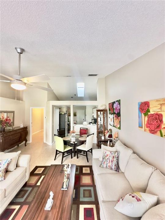 На продажу: $264,000 (2 спален, 2 ванн, 1108 Квадратных фут)