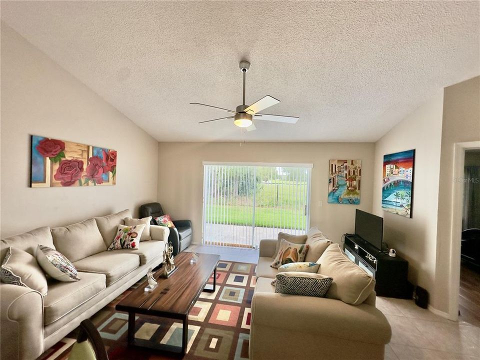 На продажу: $264,000 (2 спален, 2 ванн, 1108 Квадратных фут)