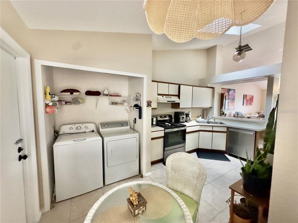 На продажу: $264,000 (2 спален, 2 ванн, 1108 Квадратных фут)