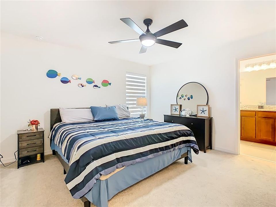 For Sale: $379,900 (5 beds, 2 baths, 2012 Square Feet)