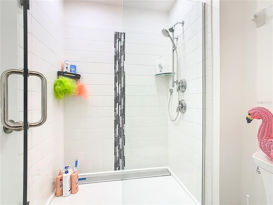 For Sale: $379,900 (5 beds, 2 baths, 2012 Square Feet)