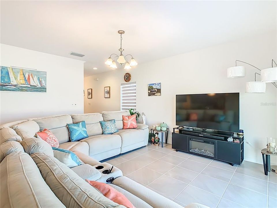 For Sale: $379,900 (5 beds, 2 baths, 2012 Square Feet)