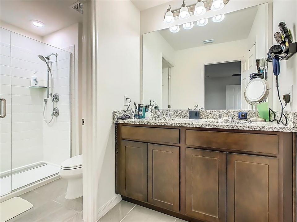 For Sale: $379,900 (5 beds, 2 baths, 2012 Square Feet)