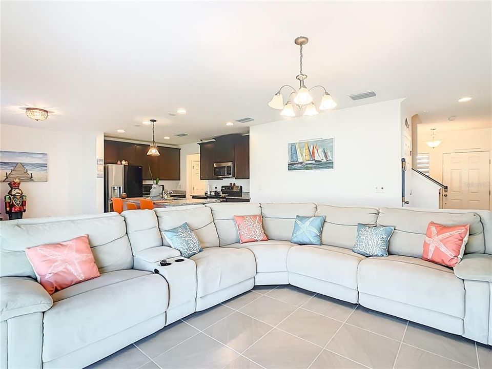 For Sale: $379,900 (5 beds, 2 baths, 2012 Square Feet)