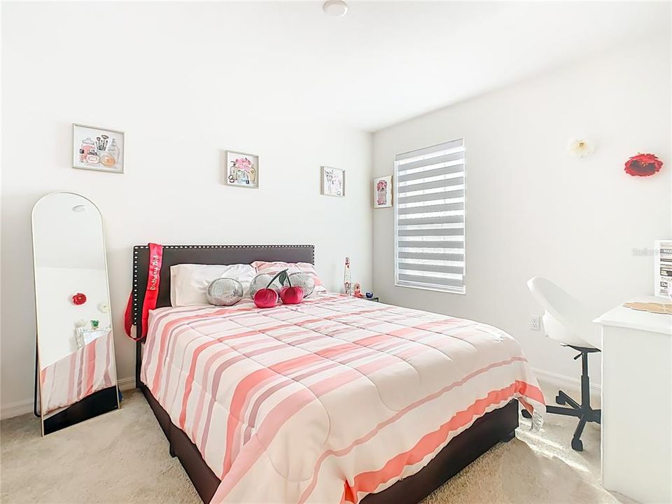 For Sale: $379,900 (5 beds, 2 baths, 2012 Square Feet)