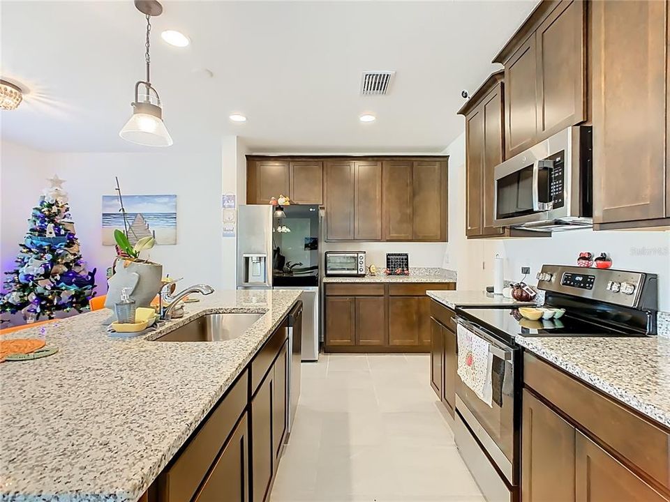 For Sale: $379,900 (5 beds, 2 baths, 2012 Square Feet)