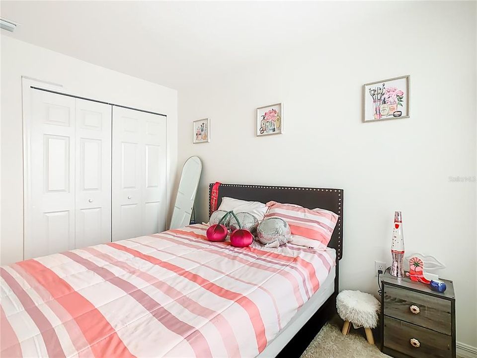 For Sale: $379,900 (5 beds, 2 baths, 2012 Square Feet)