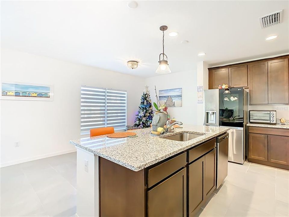 For Sale: $379,900 (5 beds, 2 baths, 2012 Square Feet)