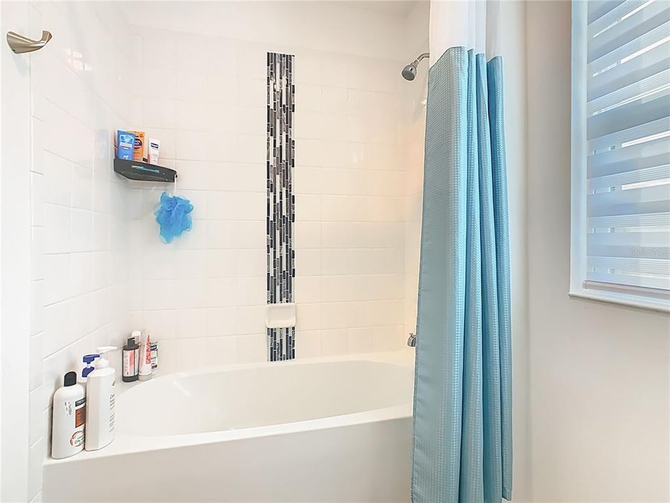 For Sale: $379,900 (5 beds, 2 baths, 2012 Square Feet)