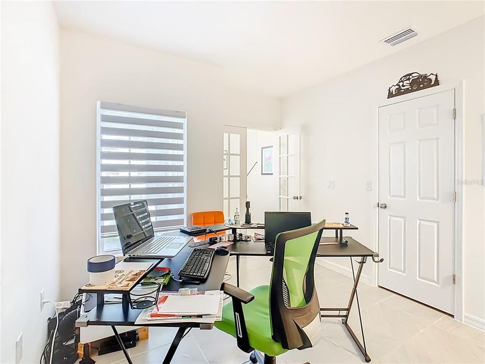 For Sale: $379,900 (5 beds, 2 baths, 2012 Square Feet)