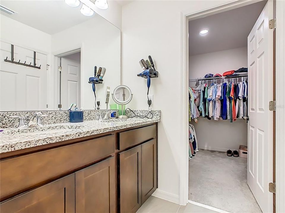 For Sale: $379,900 (5 beds, 2 baths, 2012 Square Feet)