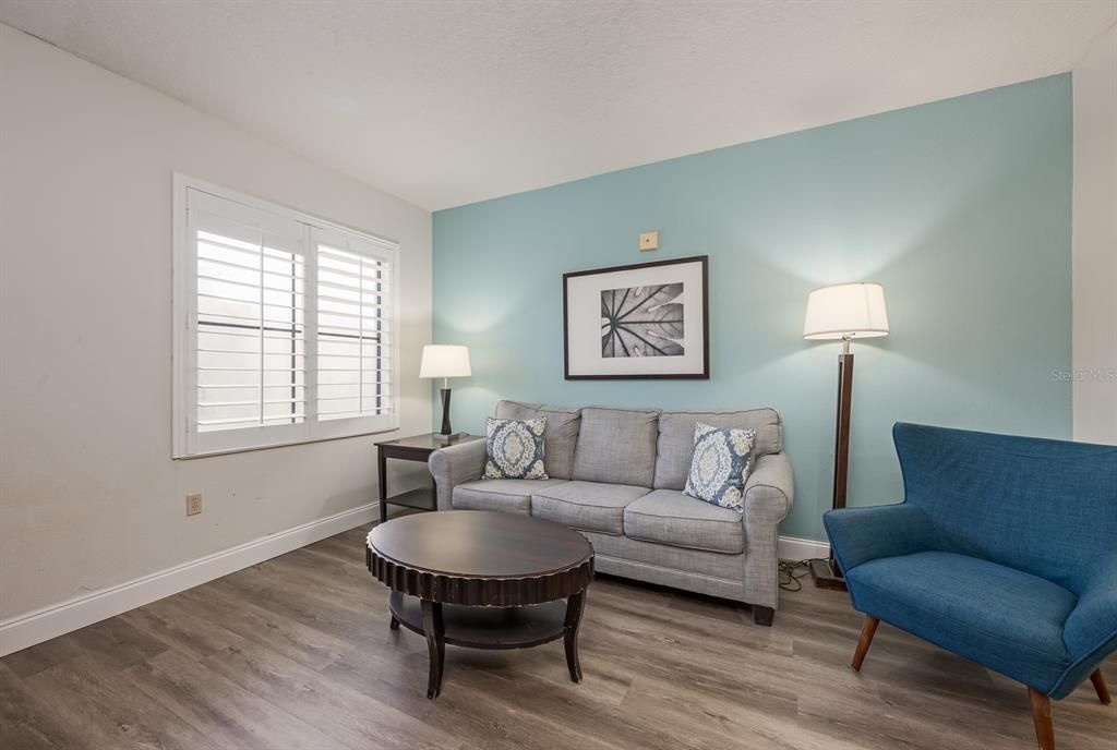 For Sale: $130,000 (1 beds, 1 baths, 542 Square Feet)