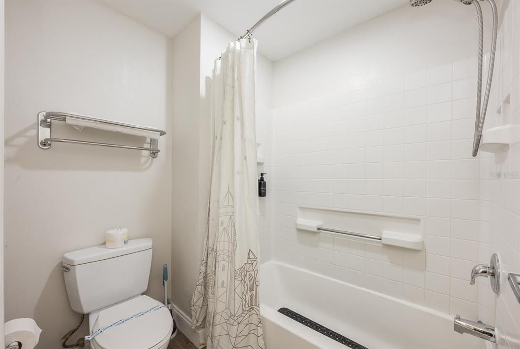 For Sale: $130,000 (1 beds, 1 baths, 542 Square Feet)