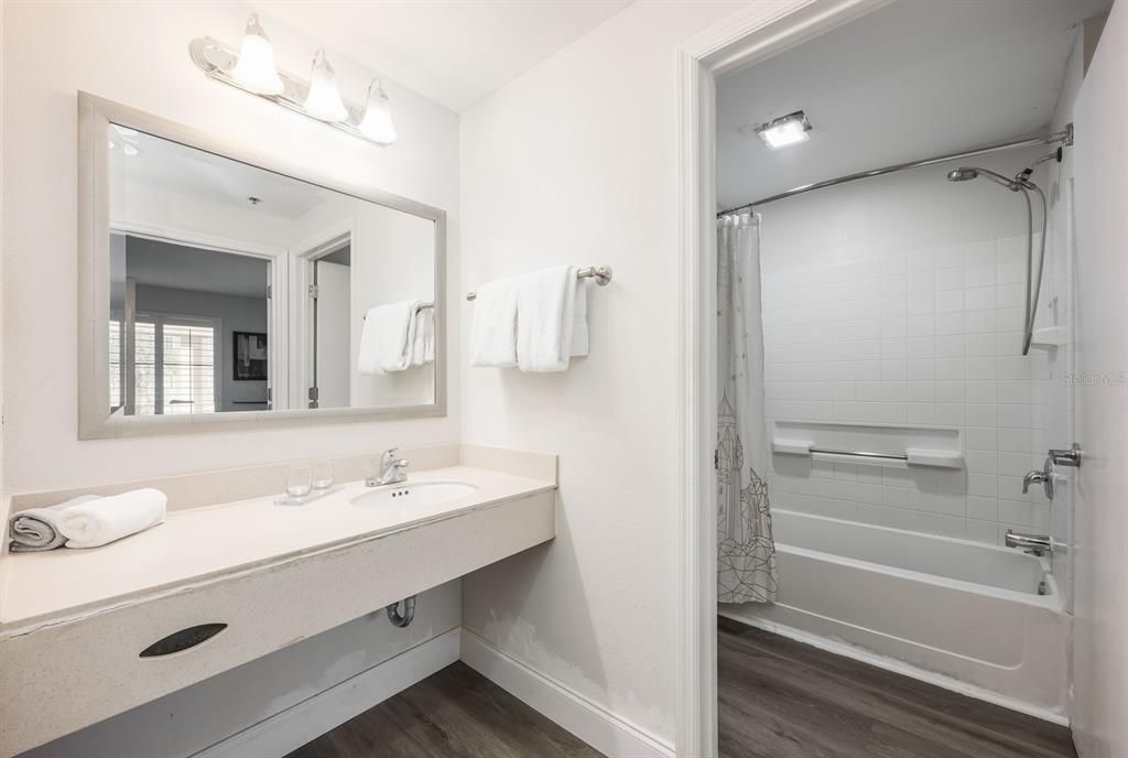 For Sale: $130,000 (1 beds, 1 baths, 542 Square Feet)