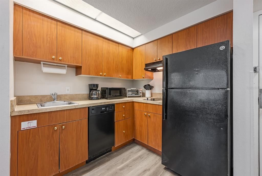 For Sale: $130,000 (1 beds, 1 baths, 542 Square Feet)