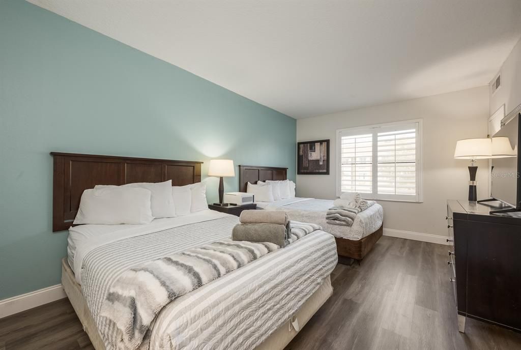 For Sale: $130,000 (1 beds, 1 baths, 542 Square Feet)