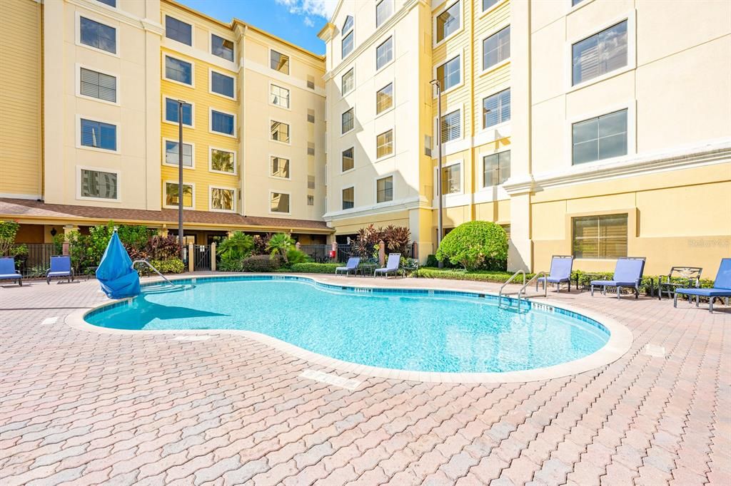 For Sale: $130,000 (1 beds, 1 baths, 542 Square Feet)