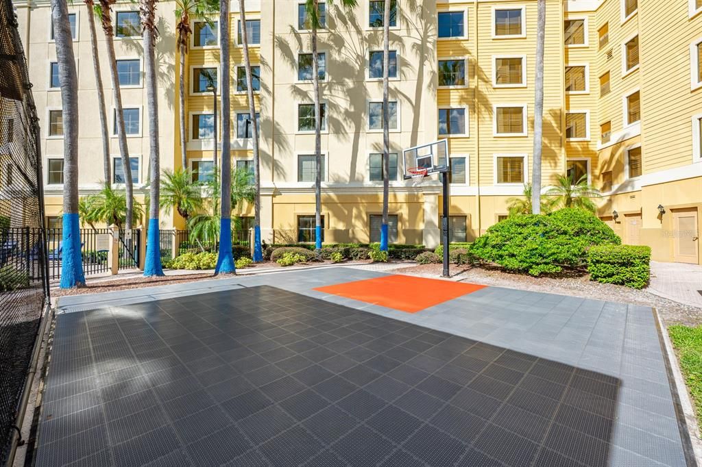 For Sale: $130,000 (1 beds, 1 baths, 542 Square Feet)