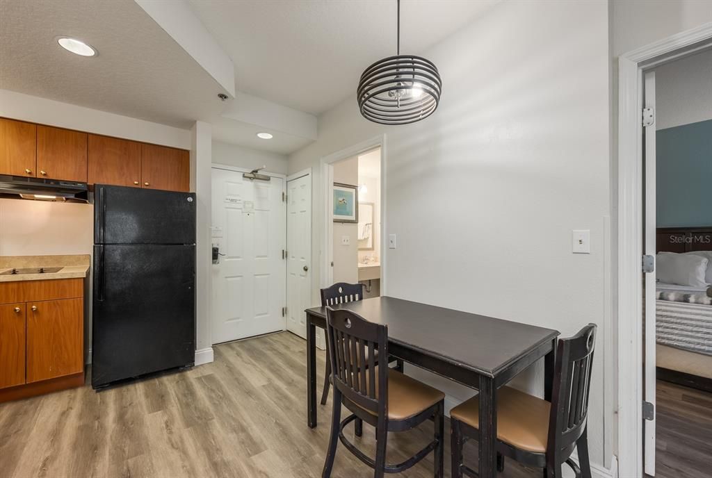 For Sale: $130,000 (1 beds, 1 baths, 542 Square Feet)