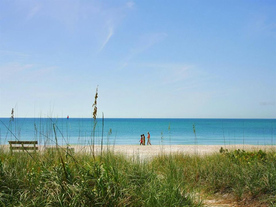 For Sale: $2,350,000 (3 beds, 2 baths, 1977 Square Feet)