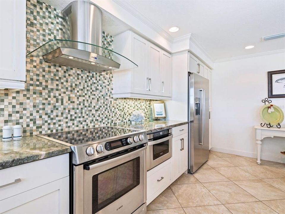 For Sale: $2,350,000 (3 beds, 2 baths, 1977 Square Feet)
