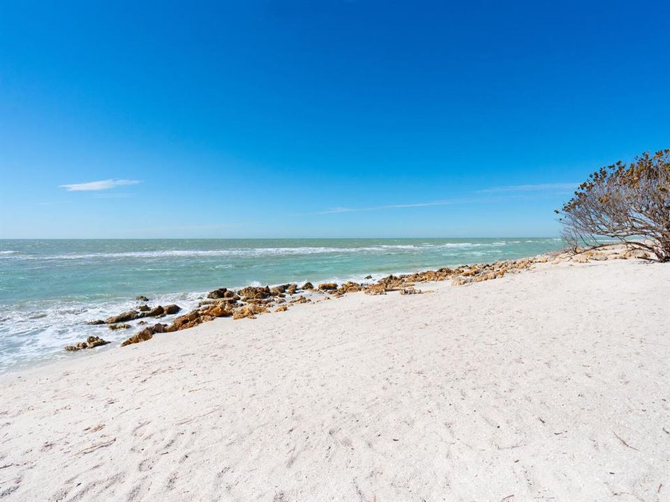 For Sale: $2,350,000 (3 beds, 2 baths, 1977 Square Feet)