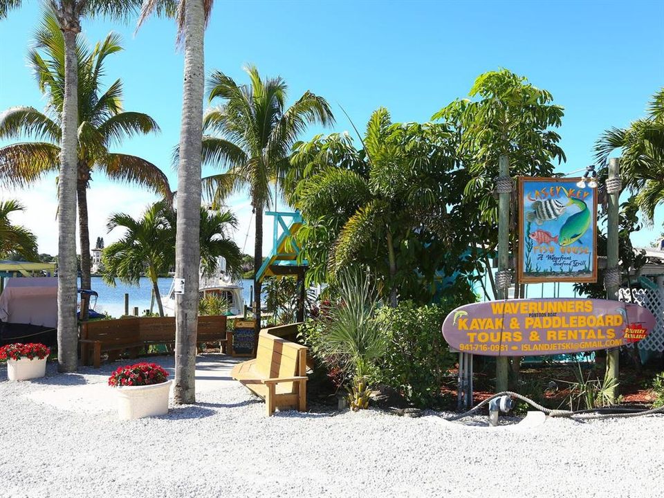 For Sale: $2,350,000 (3 beds, 2 baths, 1977 Square Feet)